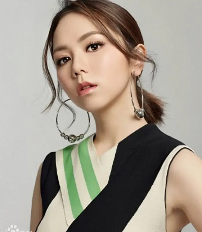 G.E.M.邓紫棋母带级WAV合集封面，收录54首无损经典